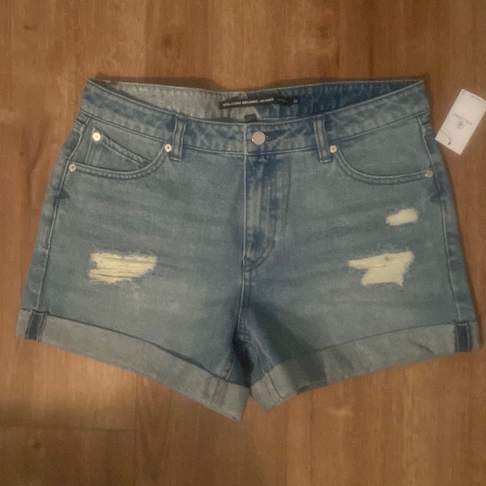 Brand new with tags boyfriend fit volcom short